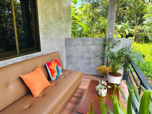 Bantai Hideaway, 2-Bedroom Home Near the Beach