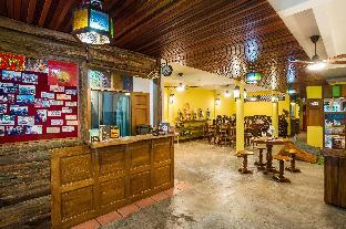 Banthat Thong Hostel