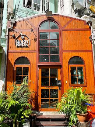 Barn &amp; Bed Hostel
