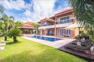 Bay View Pool Villa 4BR Sleeps 9 w/Private Garden