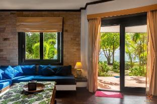 Beach Front Villa with Private Jacuzzi