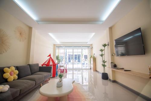 Beachfront 4-BR House in Patong