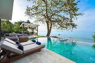 Beachfront 5BR Villa w/ Staff & Infinity Pool