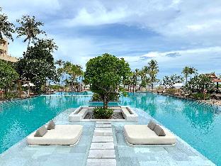 Beachfront condo with 5 star resort facilities