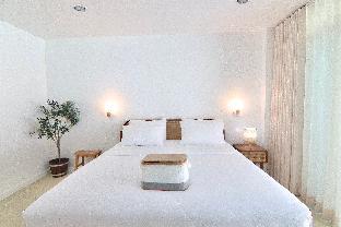 Beachfront Deluxe Pool Access + Free Disney Plus
