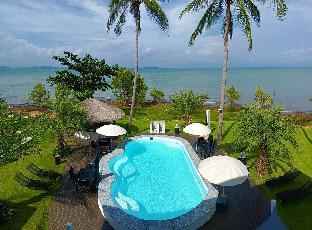 Beachfront Pool Villa and Apartment(Room3)