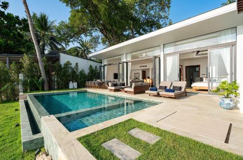 Beachfront Sunset Villa !