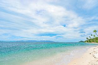 Beachside 4 BR Villa | 1 Minute Walk To The Beach