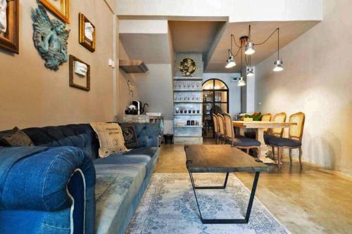 Beautiful 3 Bedroom Baroque House near Asoke BTS