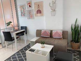 Beautiful studio room,  near mall, nice gym&amp;pool