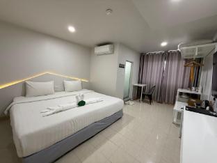 Bed By Boat Hotel &amp; Apartment