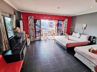 Belle Cose Guesthouse / 4 person Room / Nightlife