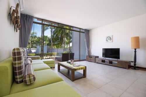 Blissful Living &amp; Tropical Vibes - 3BR Pool Access Villa Argent 9, just 15 min drive from Nai Yang a