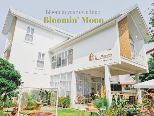 Bloomin&#039; Moon hostel &amp; cafe, Chiang Mai Old Town