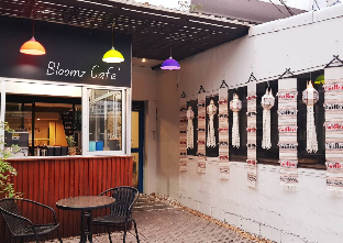 BLOOMZ HOSTEL