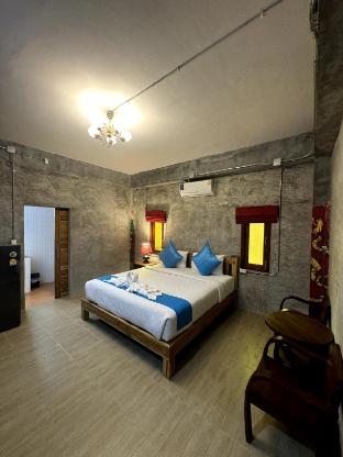 Blue Room, Center Hong Sala