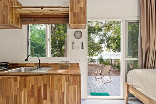 Brand New Beachfront &amp; Secluded Tiny House