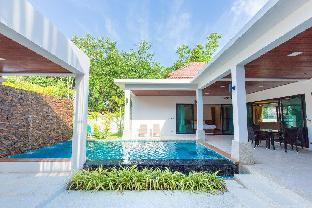 Bright and Quiet Villa with Pool