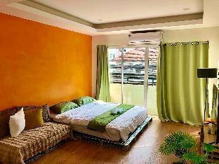 Bright Studio: Balcony, Fast WiFi, Smart Lock, MRT