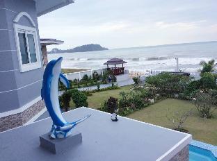 Briya Beachfront Residence Family Double Room