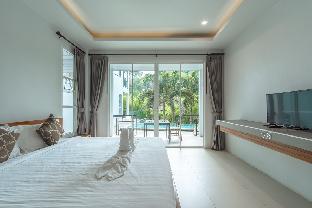 Calm and Spacious Studio View 3