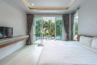 Calm and Spacious Studio View 4