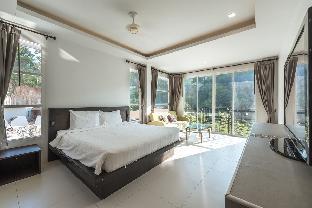 Calm and Spacious Studio View 5