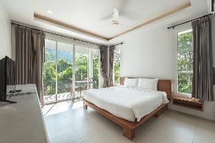 Calm and Spacious Studio View 8
