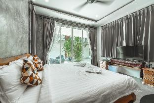 Calm and Spacious Studio View 9