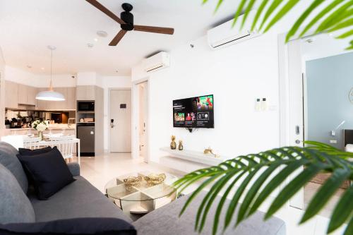 Cassia 1 BR Lake&amp;Pool View apt by NLA
