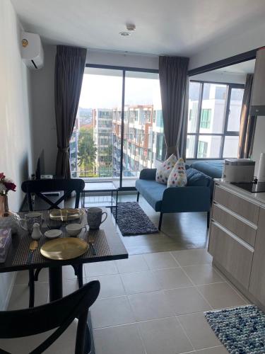 Centrio Condominiums Top Floor with Pool and Garden view