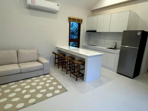 Chaloklum Canal Villa