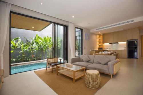Chalong Bay View 3BR Pool Villa Long One B10