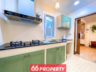 Charming 1-Bedroom Home Steps from Saturday Market