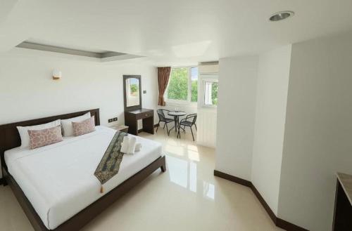 Chaweng Grand View Condotel