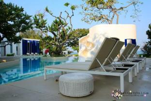 Chelona Condo 1BR Poolside up to 4 PAX