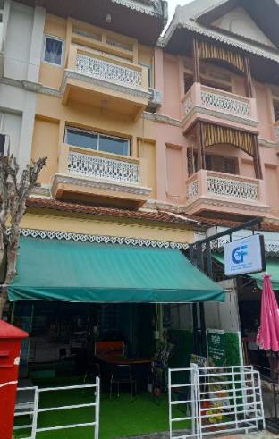 Chiangmai First House &amp; Tour