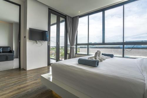 Chic 2BR Loft near Nai Harn Beach