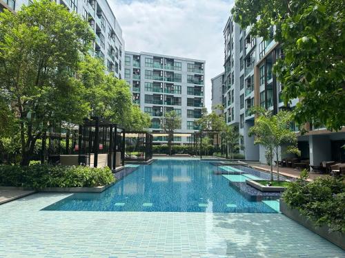 Chill Condo - BTS On Nut - Pool, Gym, Fast Wi-Fi
