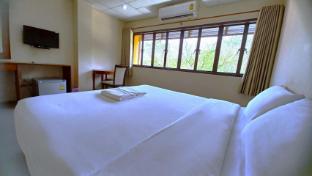 Chomphon Palace Hotel