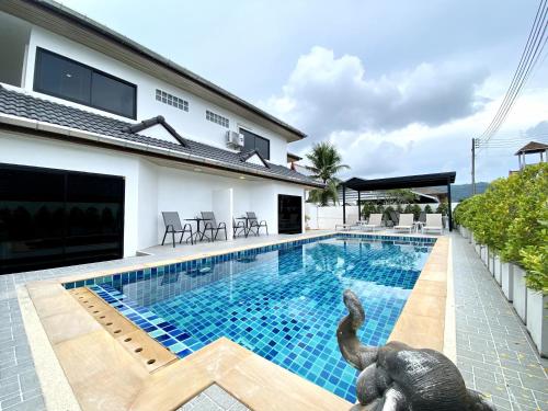 Chonlada Holiday Home - 2 BR Pool Access Bungalow - Kamala Beach