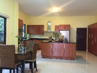Comfy,roomy,convenient,quiet and leisure villa