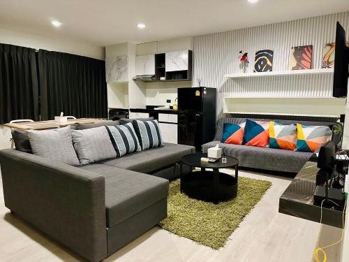 Condo, 6-min walk to BTS, Wifi, near Iconsiam and river