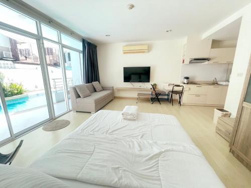 Condo The Beach Bangsaen 327-2 Pool Access