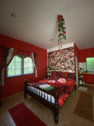 Cosy Rose beachfront bungalow