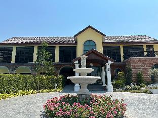 Cottage Pine Rayong Resort &amp; Cafe