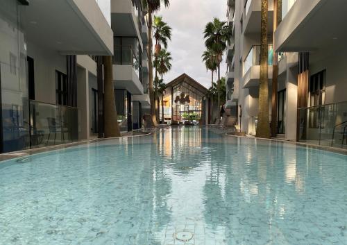 Cozy 1BR Apt 300 m to Surin Beach Rooftop Pool