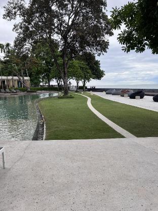 Cozy 2-bedroom beach-front condo with pool