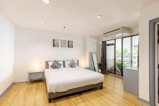 Cozy 2BR Apt in Central Bangkok 5 mins BTS 110 SQM