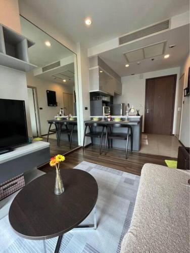 Cozy Apartment With Train Access